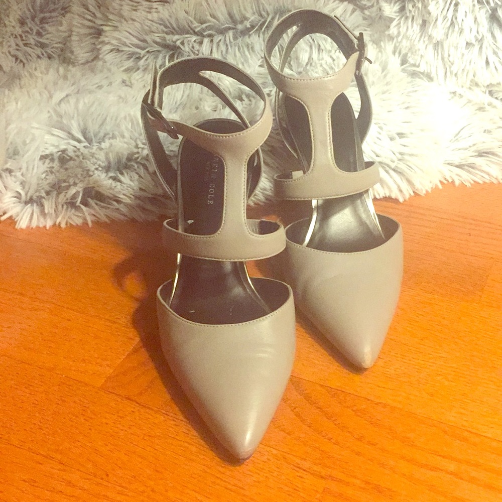 Kenneth Cole pale gray strappy heels